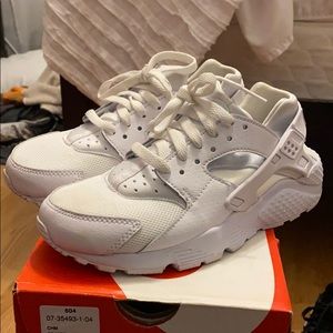 White Nike Huarache